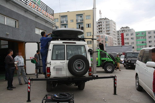 Antenna Mast In Vehicle For Government